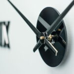 Nowoczesny rzymski zegar ścienny Romanus L