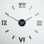 Nowoczesny rzymski zegar ścienny Romanus L