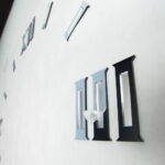 Nowoczesny rzymski zegar ścienny Romanus L