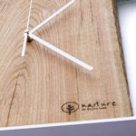 Kwadratowy zegar loftowy Time&Vertical (pionowy) 40 cm biało-drewniany