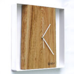 Kwadratowy zegar loftowy Time&Vertical (pionowy) 50 cm biało-drewniany