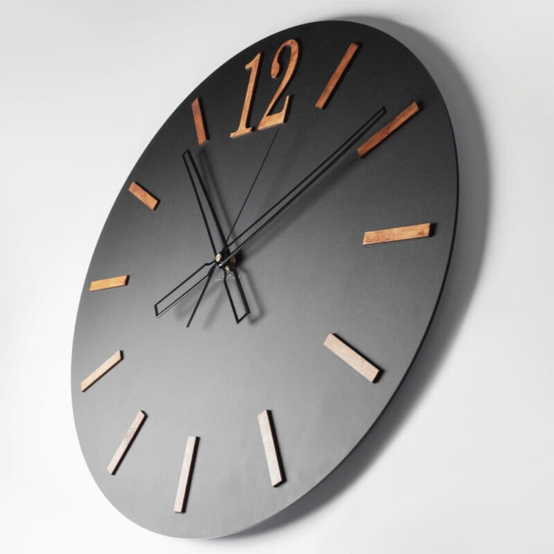 Duży okrągły zegar ścienny Aurelio Mat Wood czarno-drewniany 50 x 50 cm