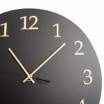 Duży okrągły zegar ścienny Arabic Mat czarno-złoty 50 x 50 cm