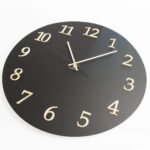 Duży okrągły zegar ścienny Arabic Mat czarno-złoty 50 x 50 cm